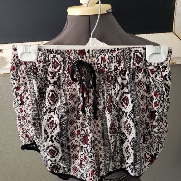 Hype shorts  - Picture 1 of 3